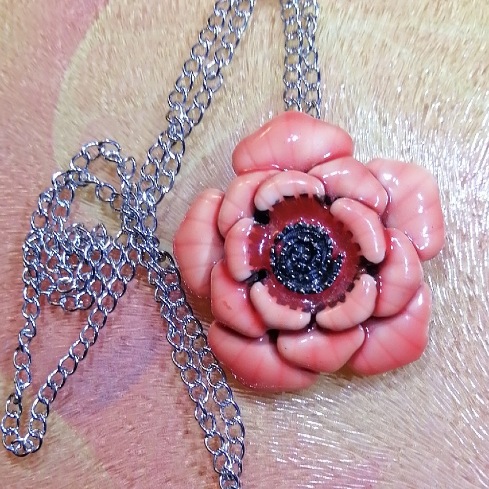 Elegant Faux Coral Flower Vintage Pendant On 22" Chain Necklace